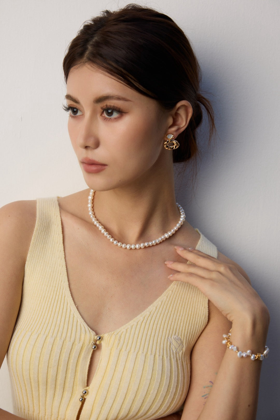 Classic natural pearls necklace