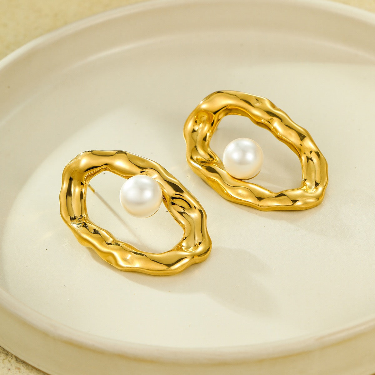 Pearly statement oval earrings