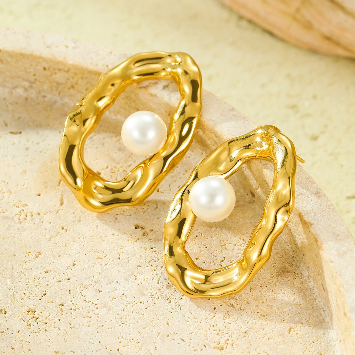 Pearly statement oval earrings