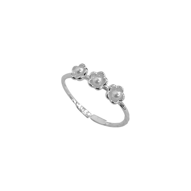 Three mini flowers silver ring