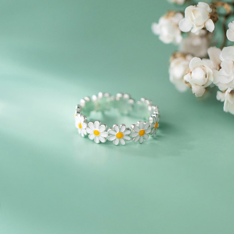 Dainty Daisy sterling silver ring