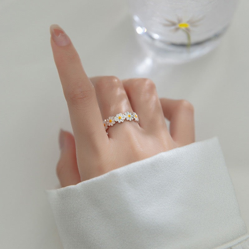 Dainty Daisy sterling silver ring
