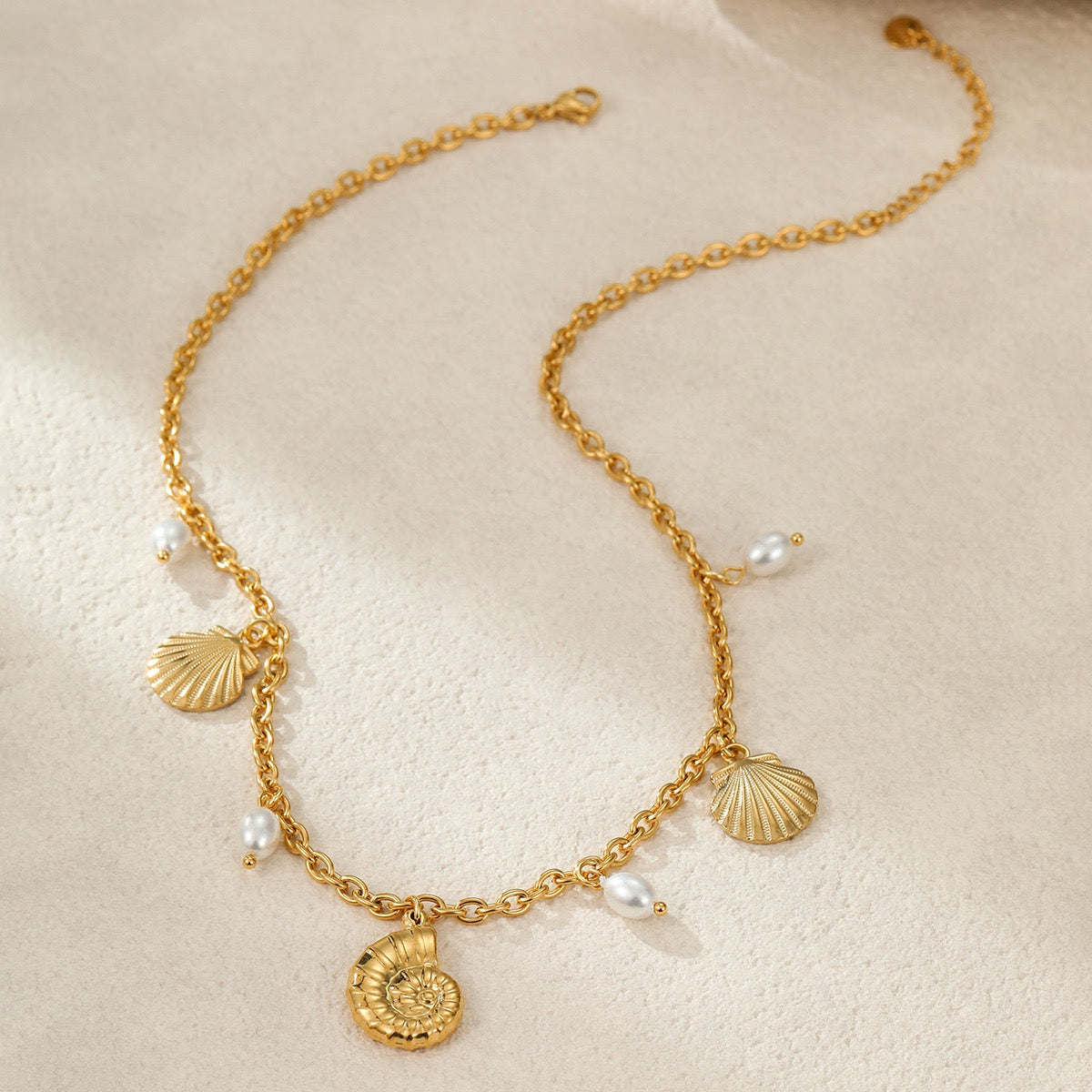 Dangling charm starfish shell pearly necklace