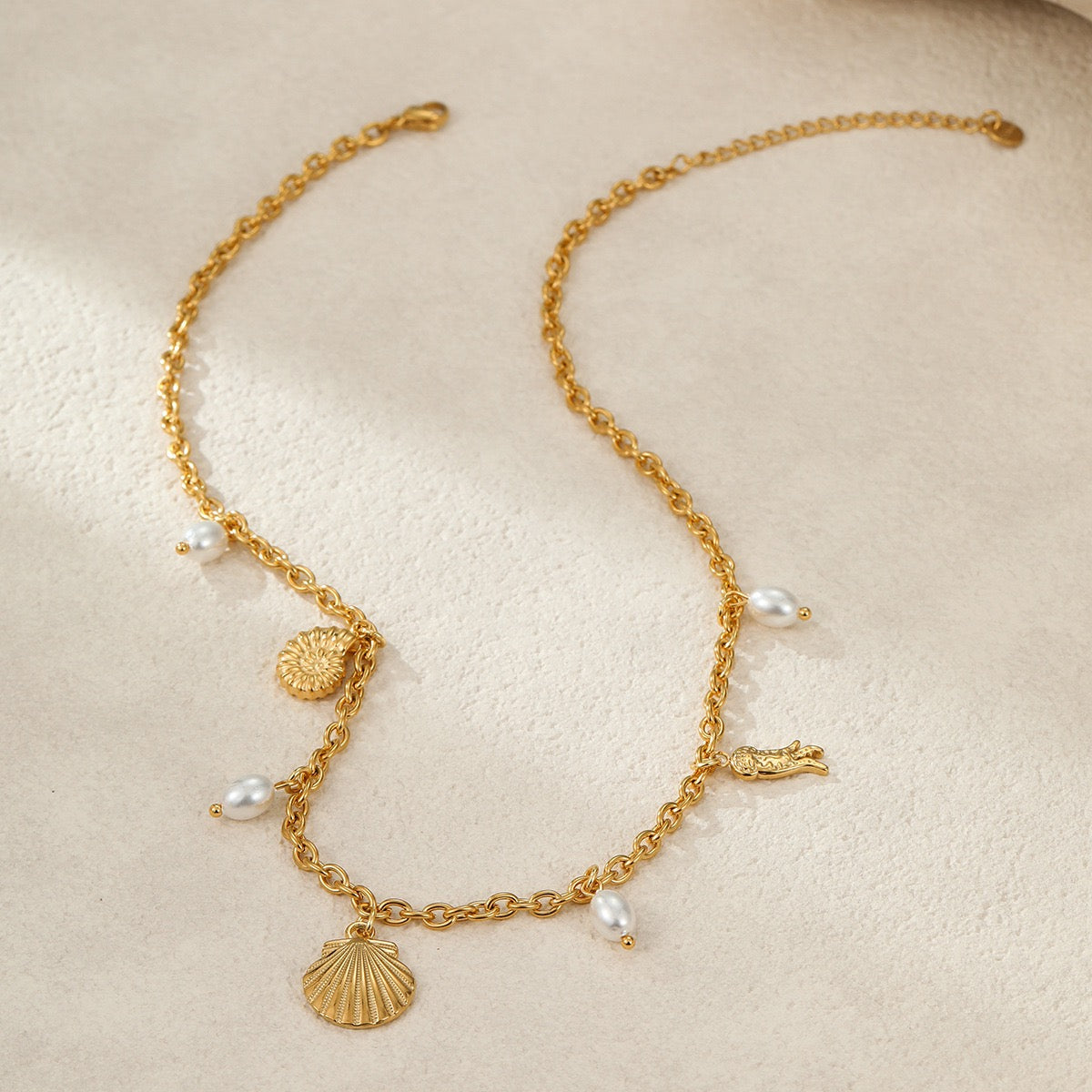 Dangling charm starfish shell pearly necklace