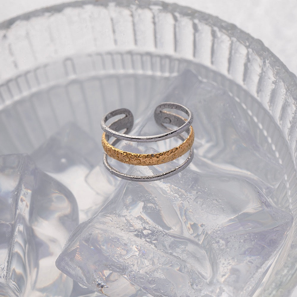 Two tones wave rings