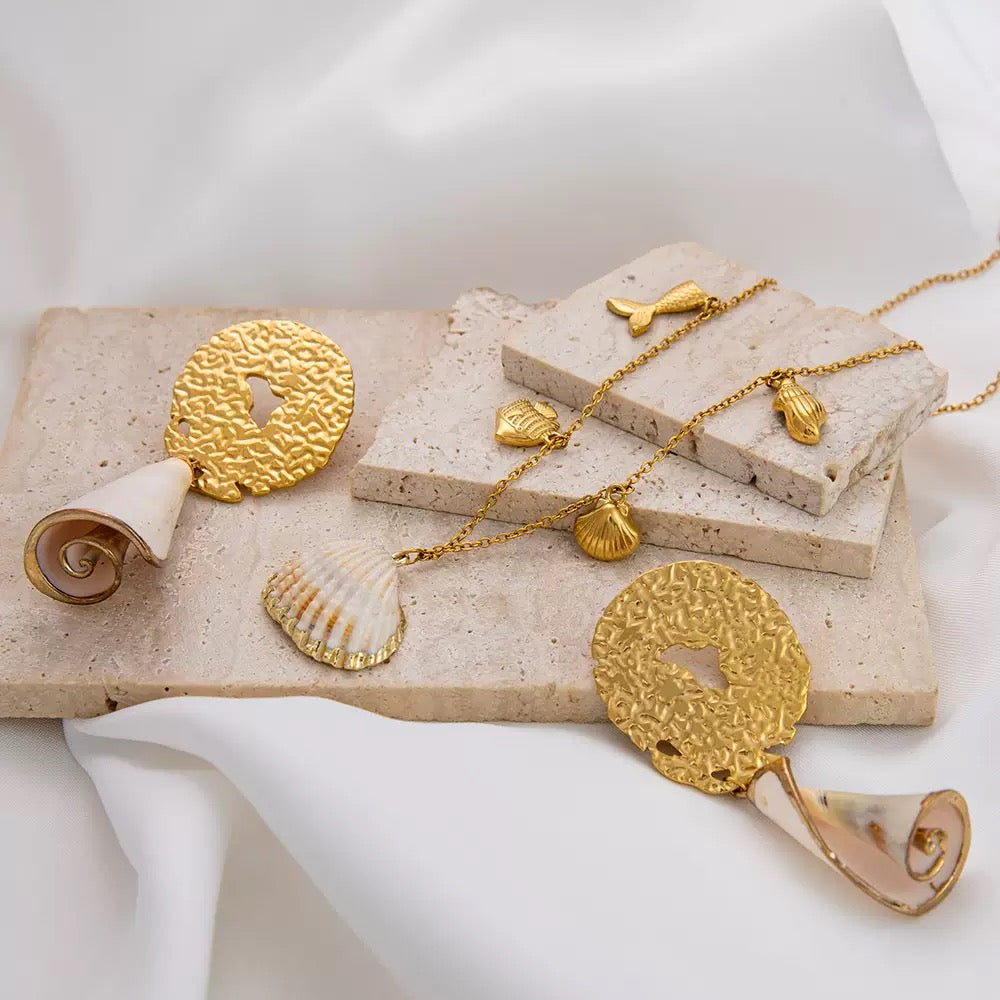 Natural shell charm necklace