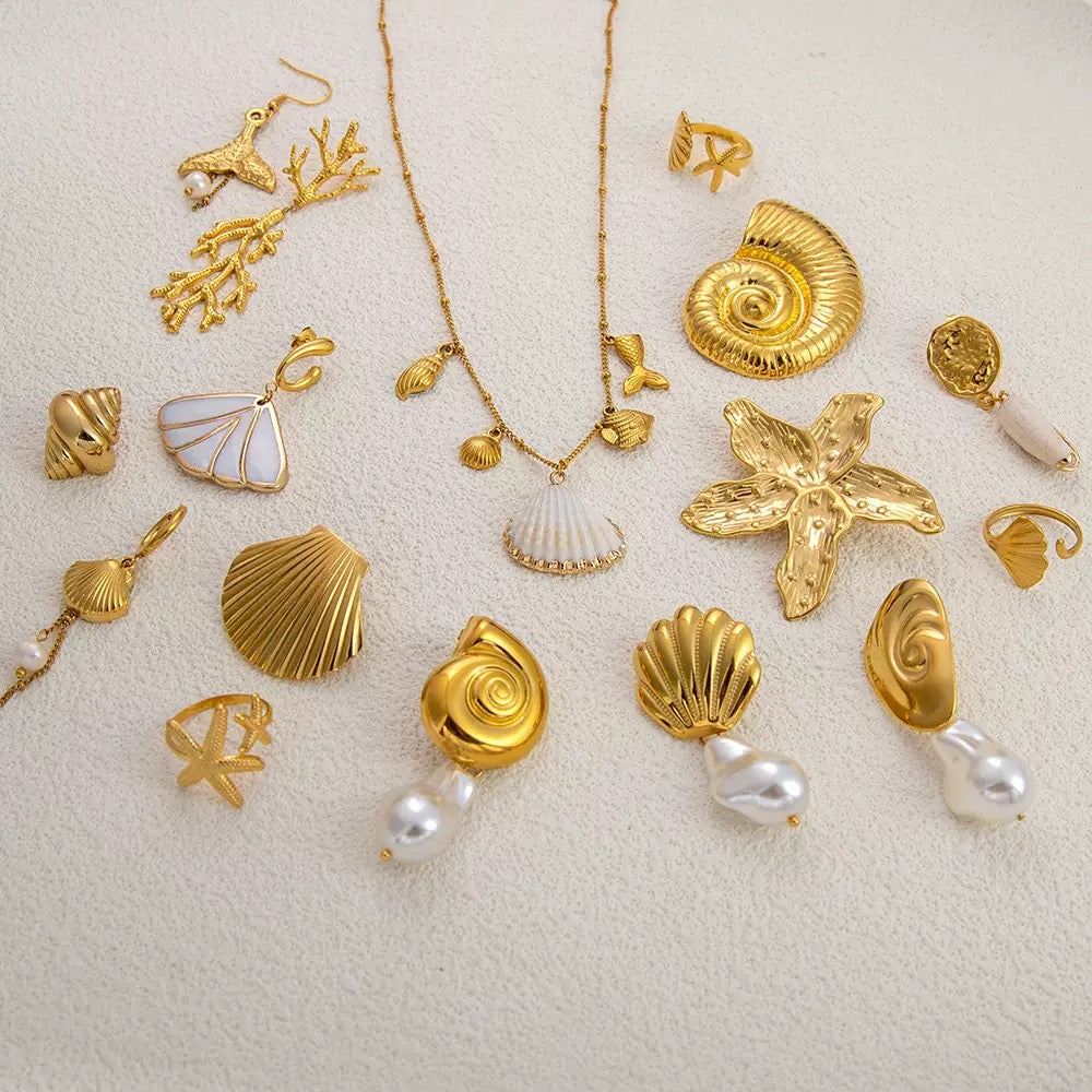 Natural shell charm necklace