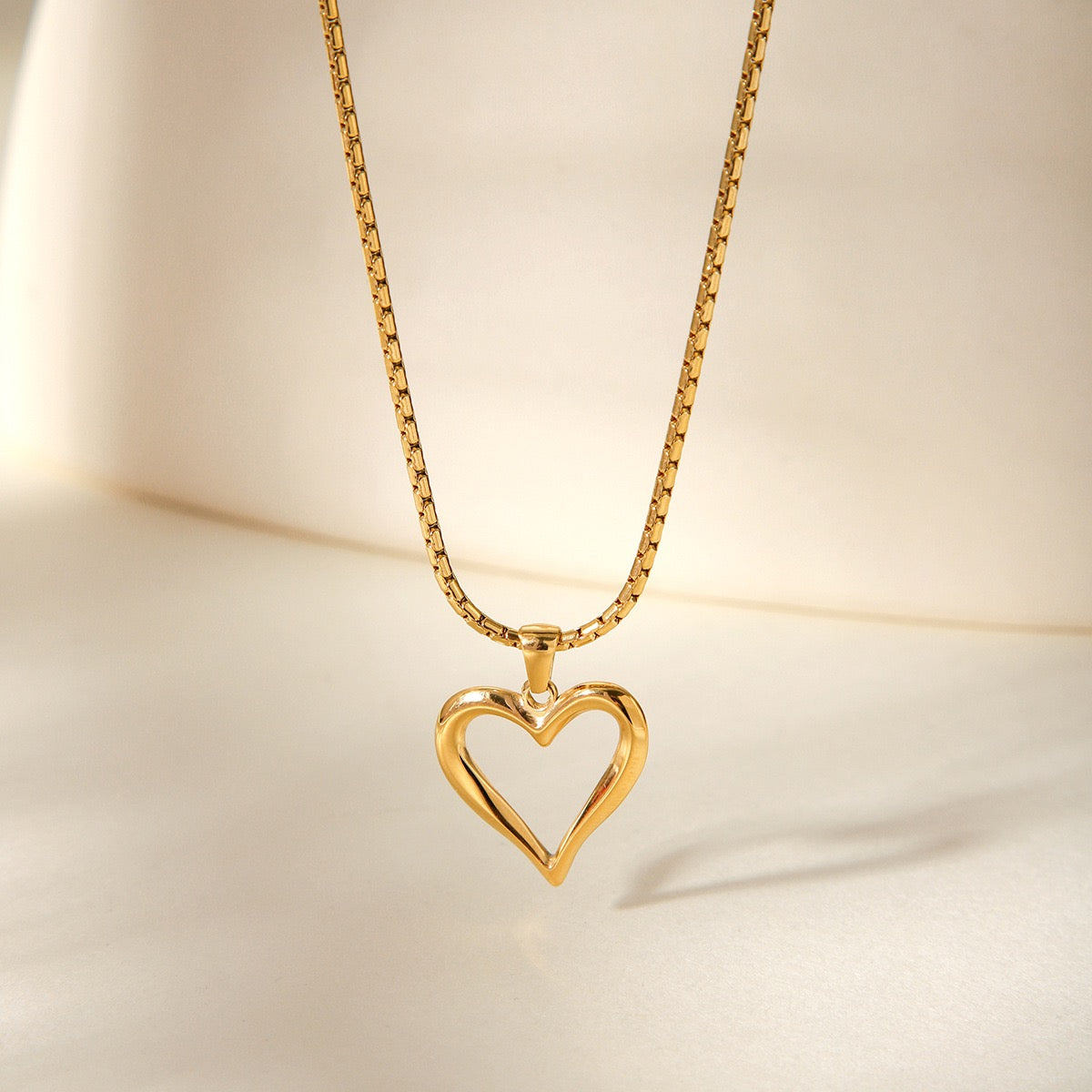 Love heart pendant necklace
