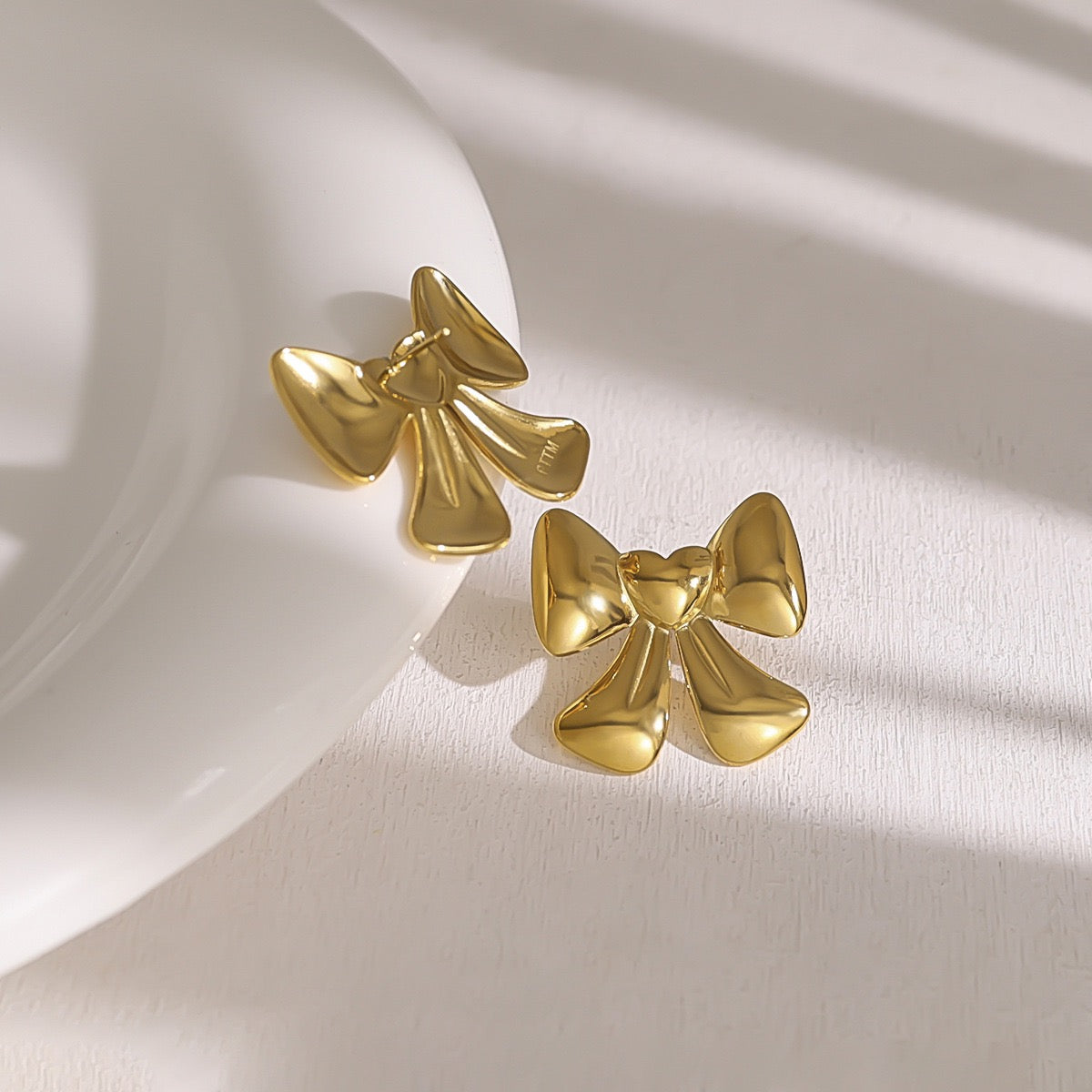 Victoria Sweet bow collections