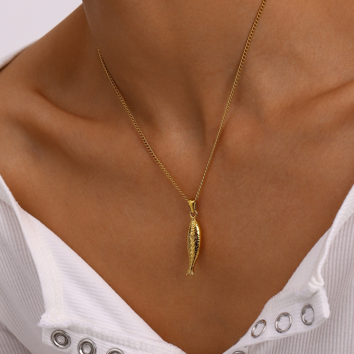 Fish pendant necklace
