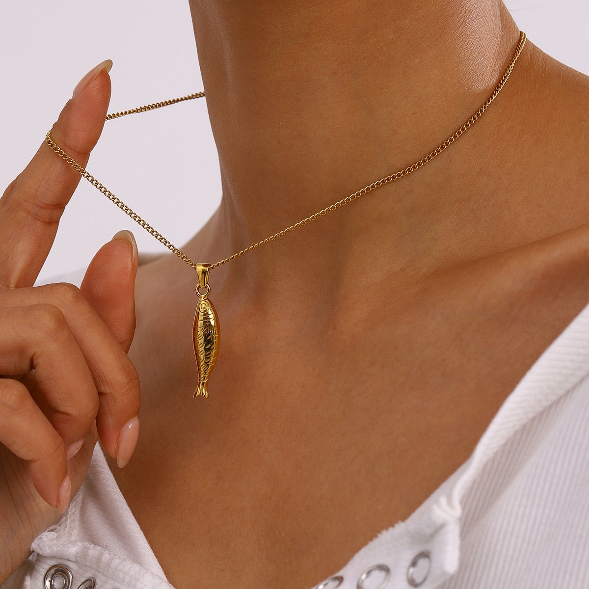 Fish pendant necklace