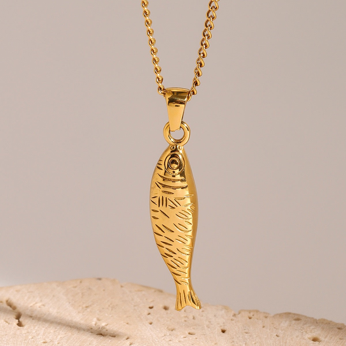 Fish pendant necklace