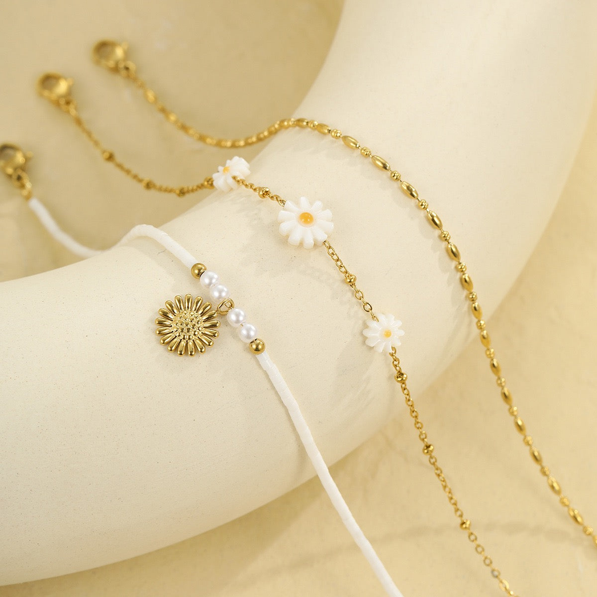 White Daisy bracelet set