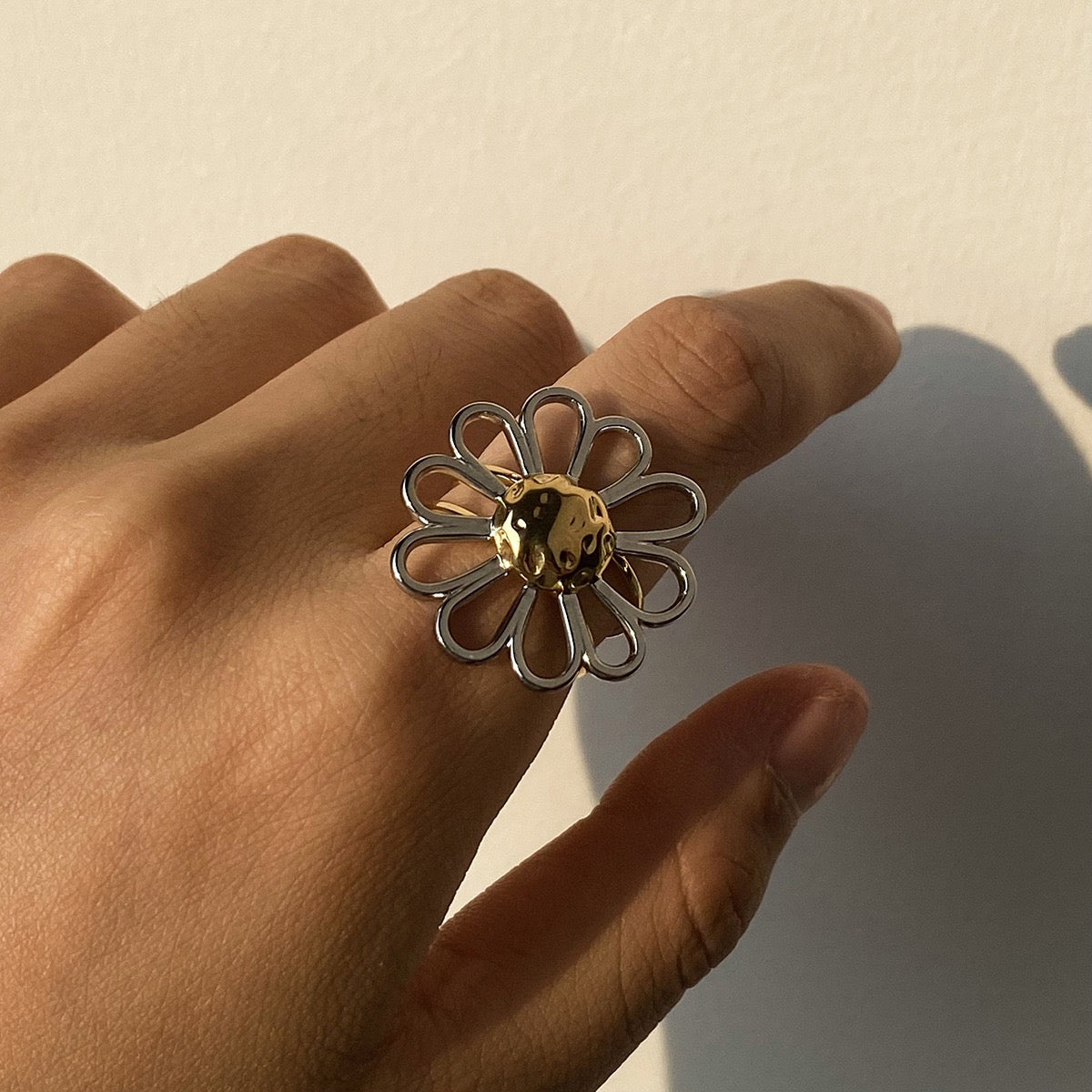 Two tones Daisy ring