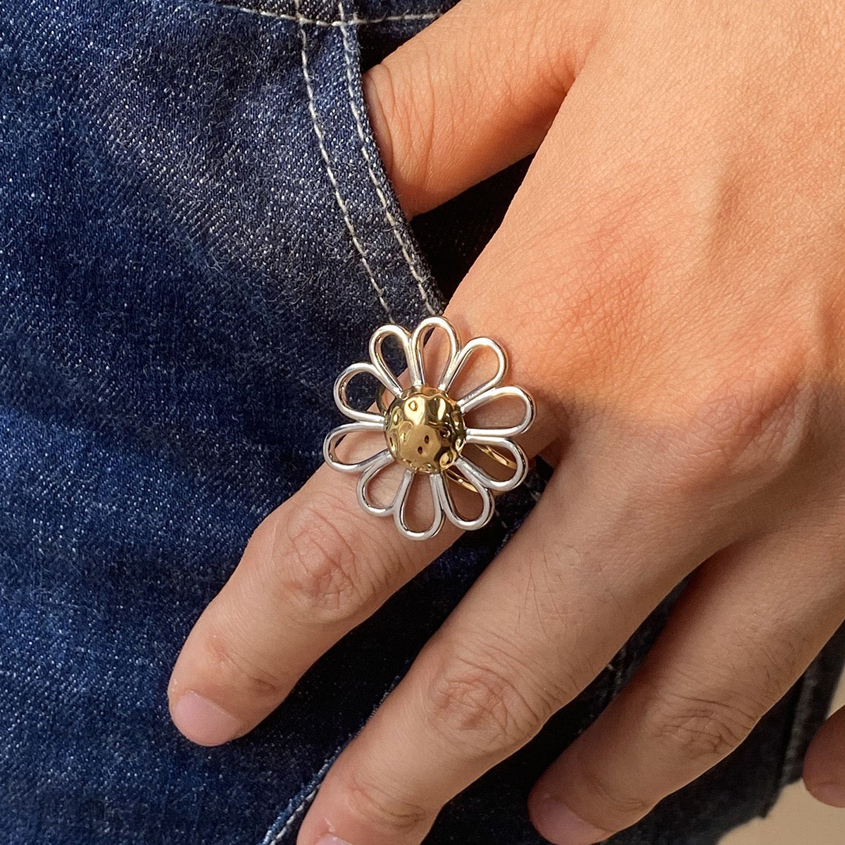 Two tones Daisy ring