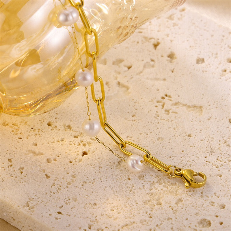 Layer pearls bracelet