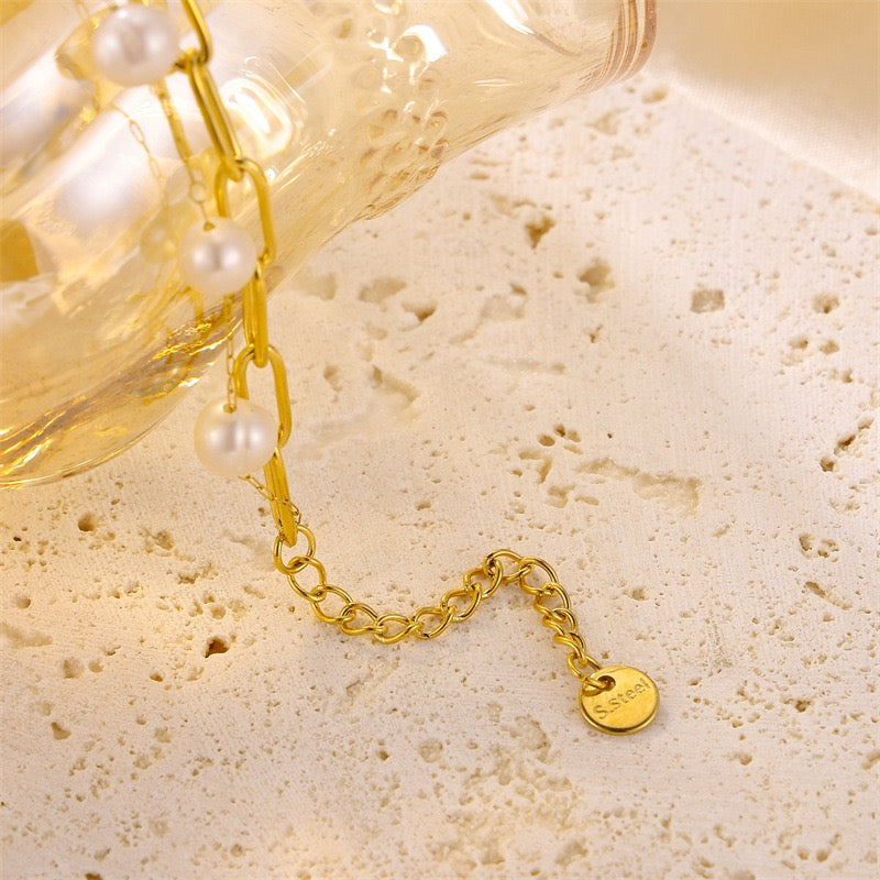 Layer pearls bracelet