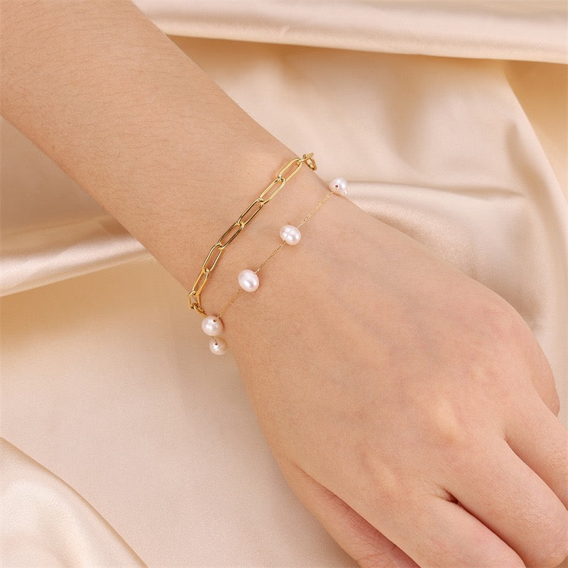 Layer pearls bracelet