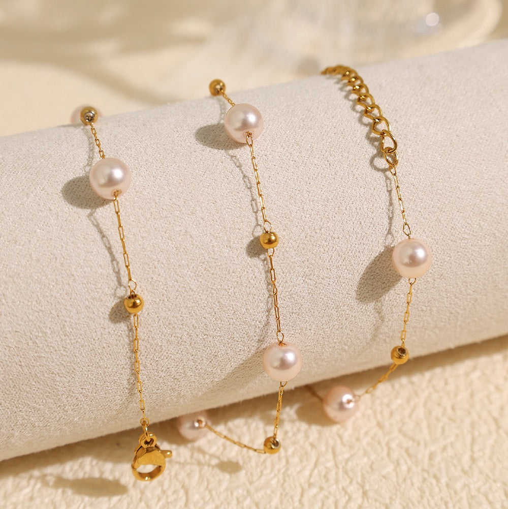 Champagne round pearly necklace