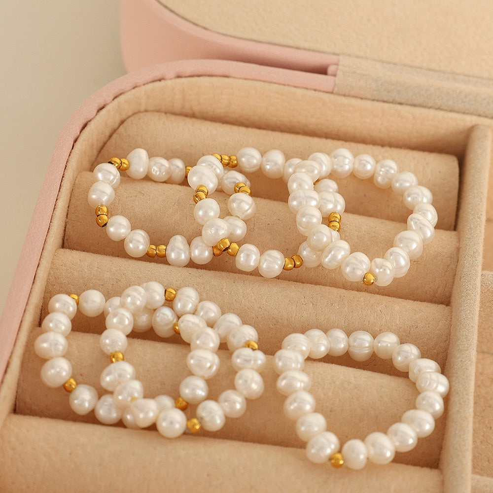 Kate Elastic round freshwater pearls rings