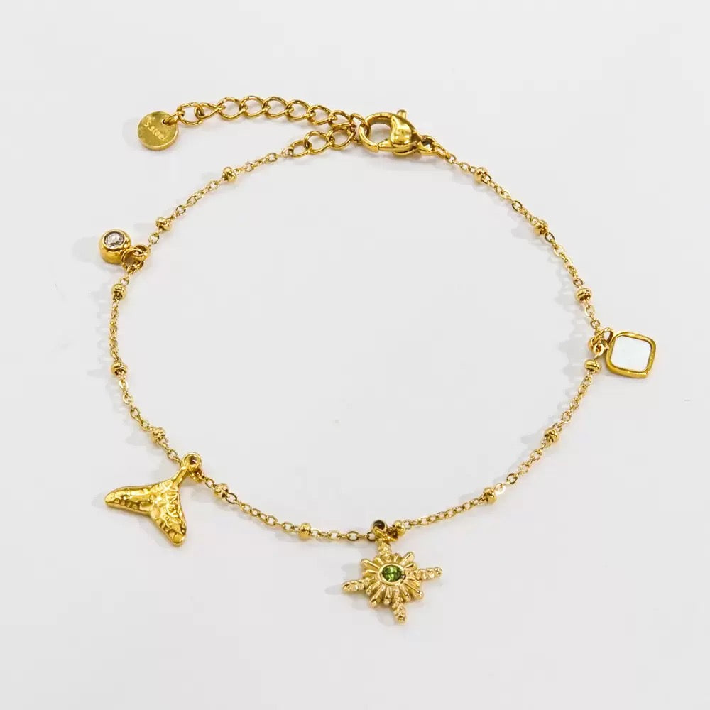 Dainty star charm bracelet