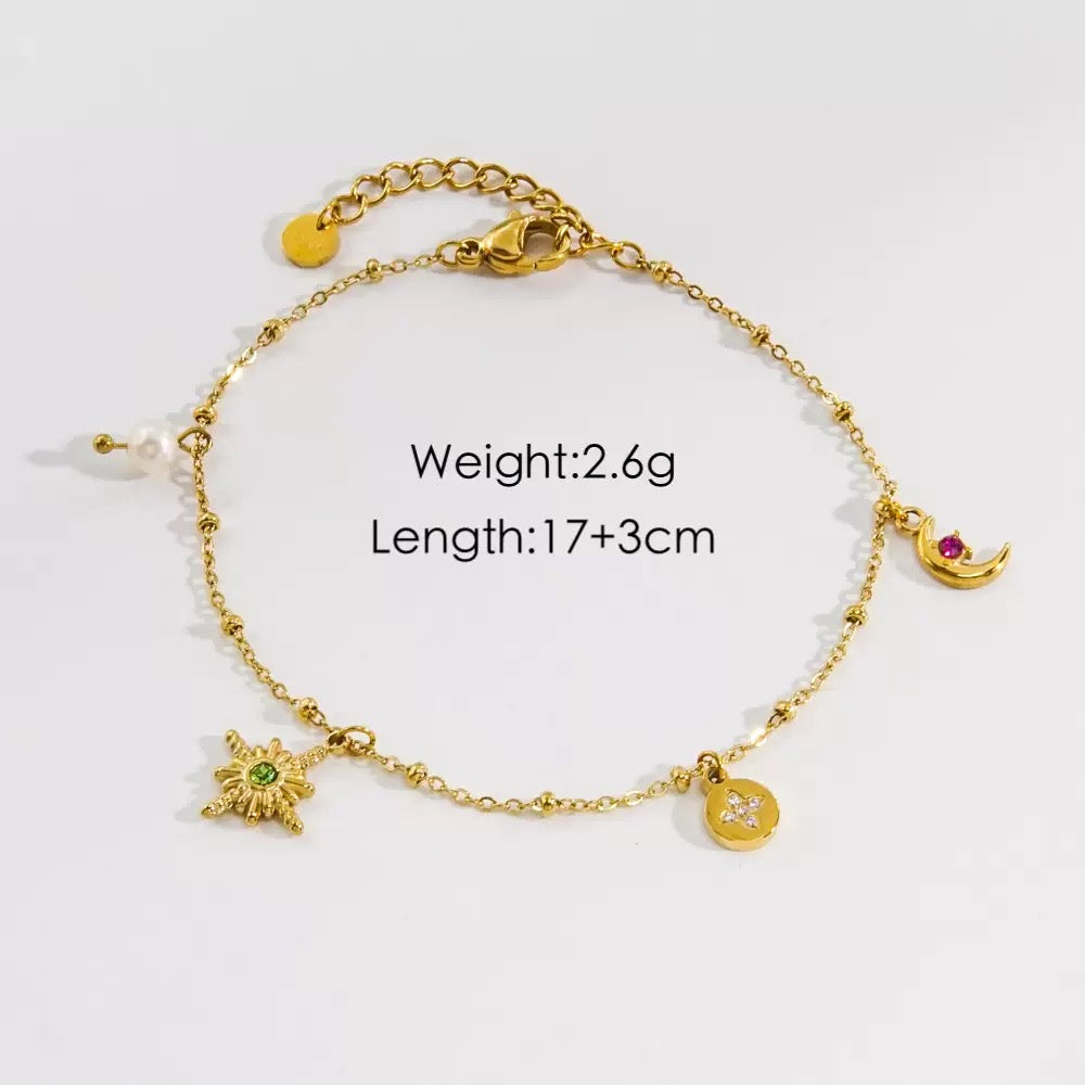 Dainty star charm bracelet
