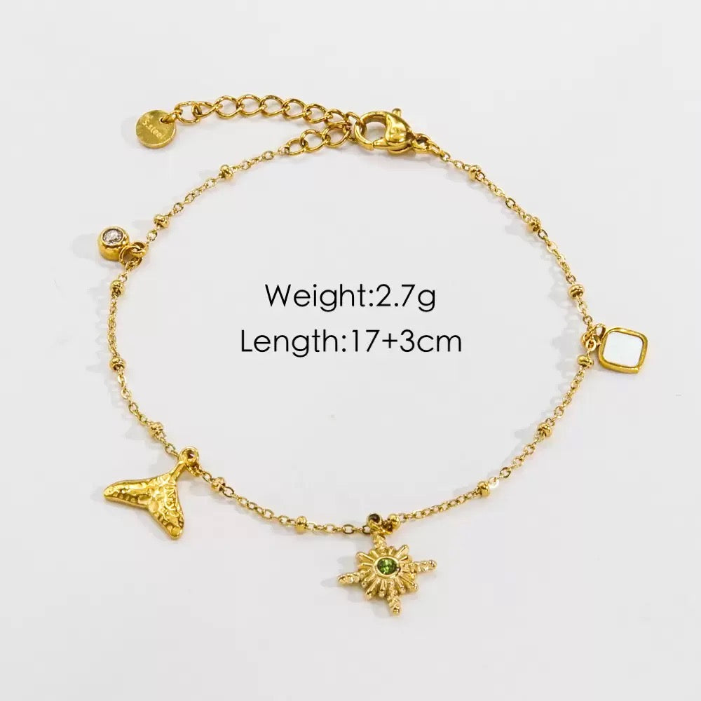 Dainty star charm bracelet