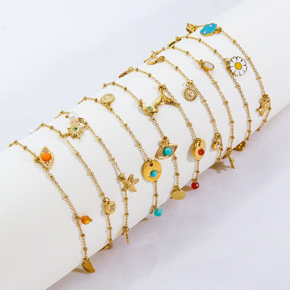 Dainty star charm bracelet