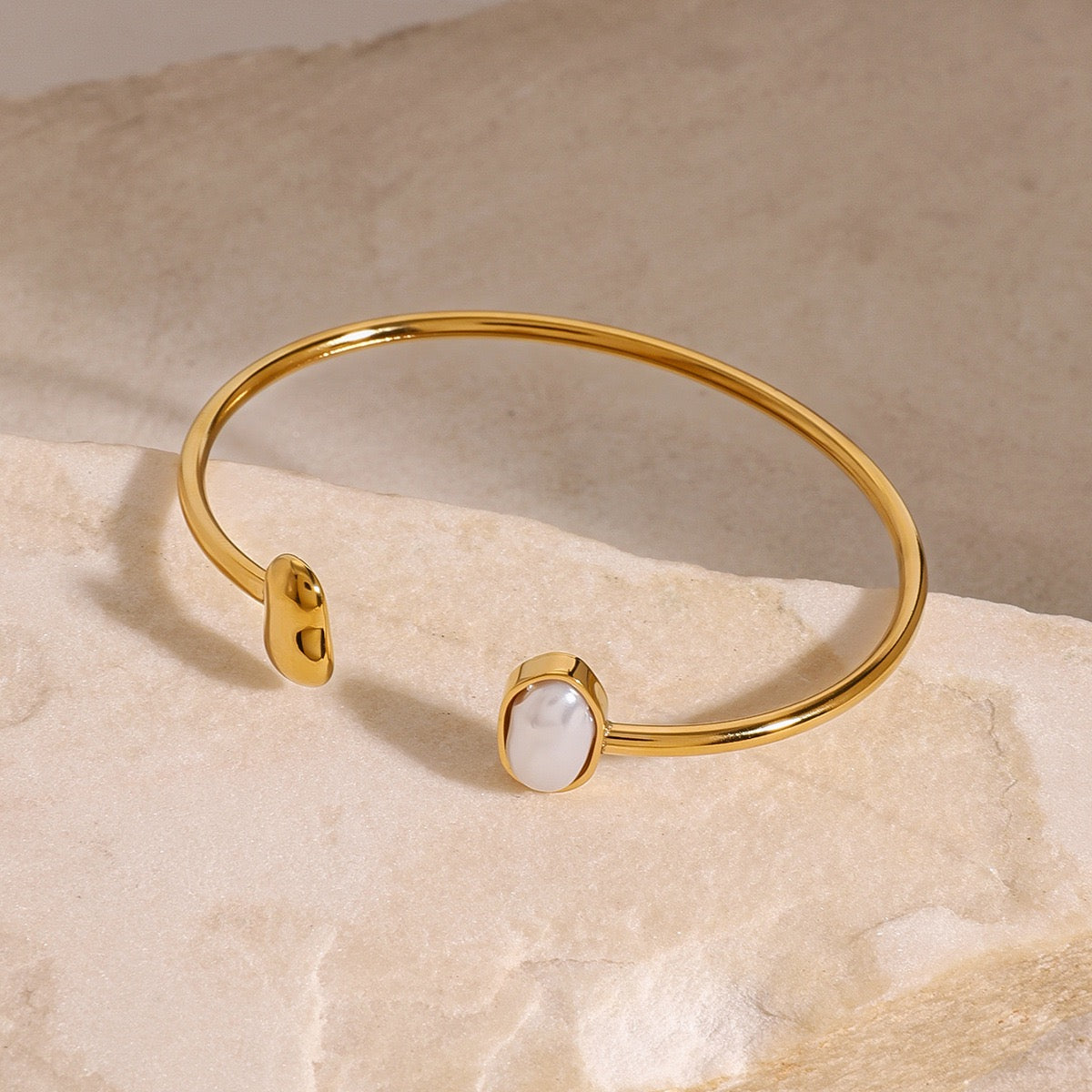 Dainty pearly bangle