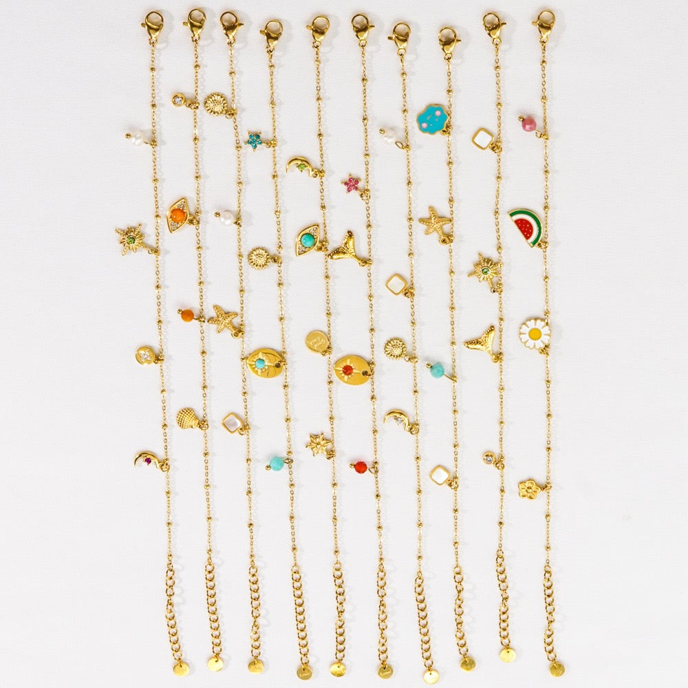 Dainty star charm bracelet