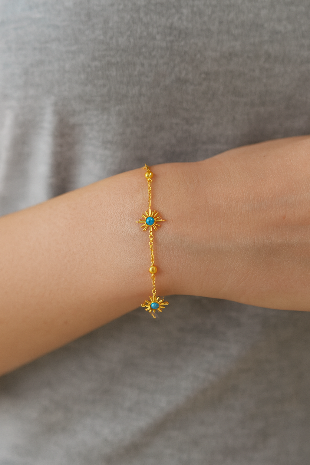 Dainty star charm bracelet