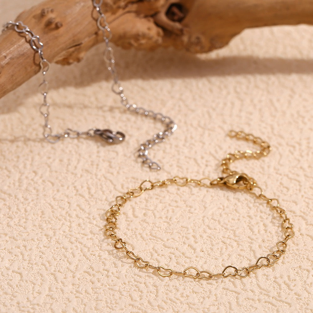 Dainty heart chain bracelet