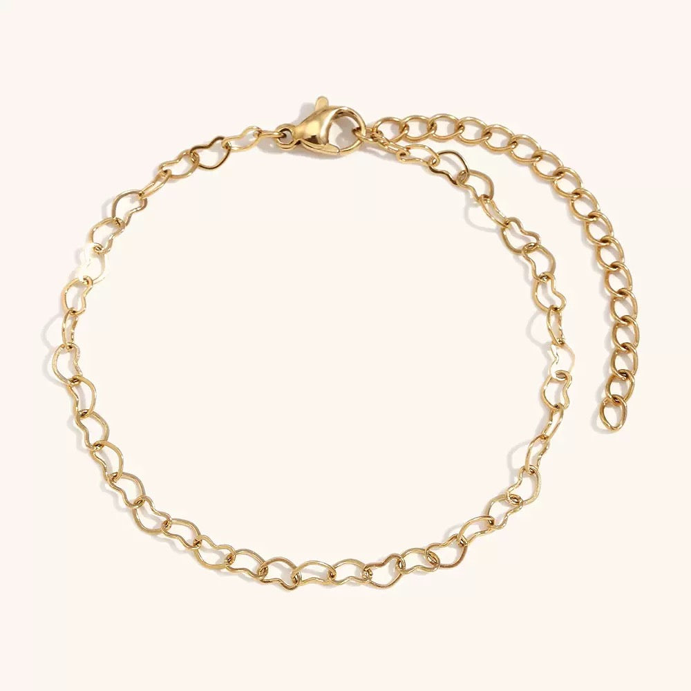 Dainty heart chain bracelet