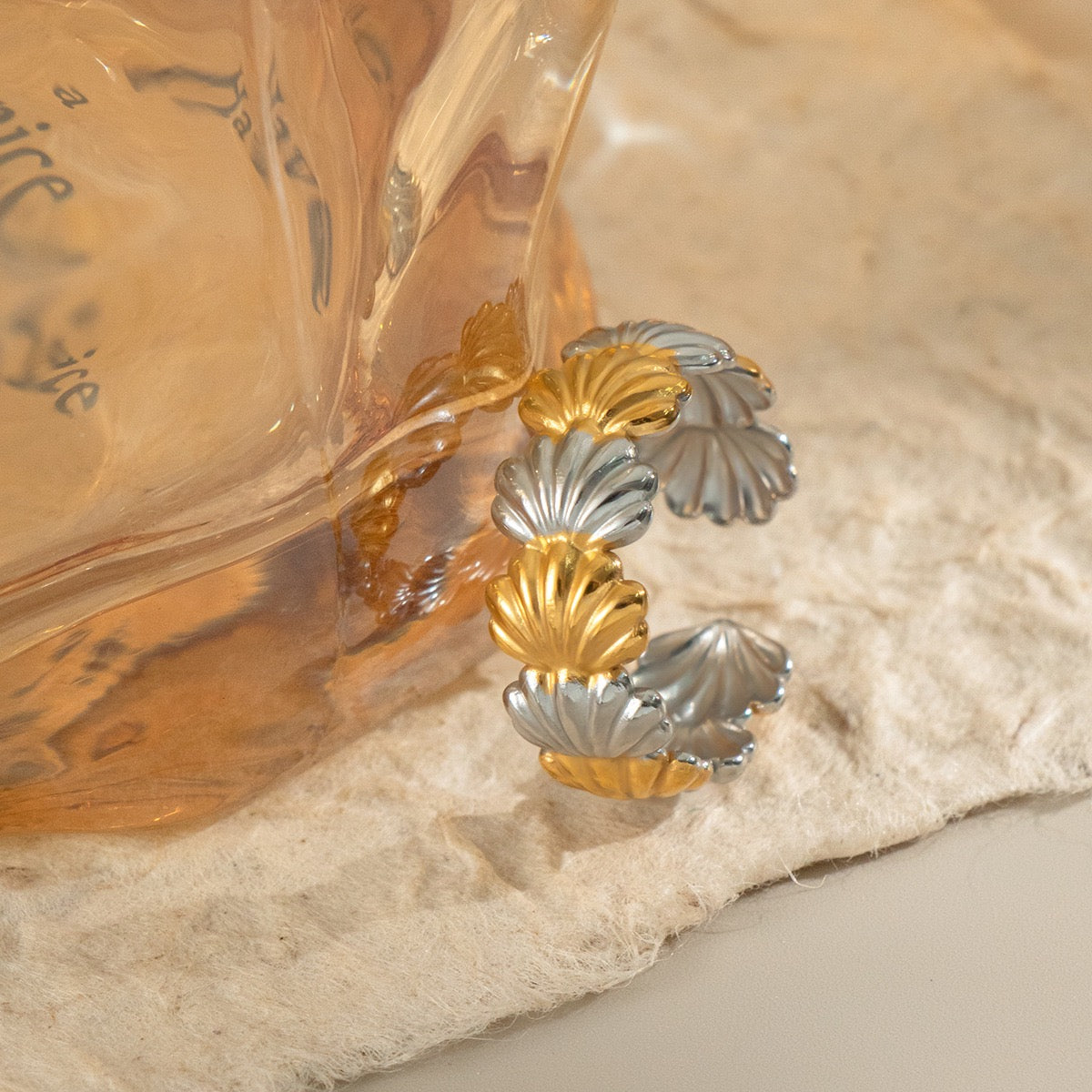 Two tones shell ring