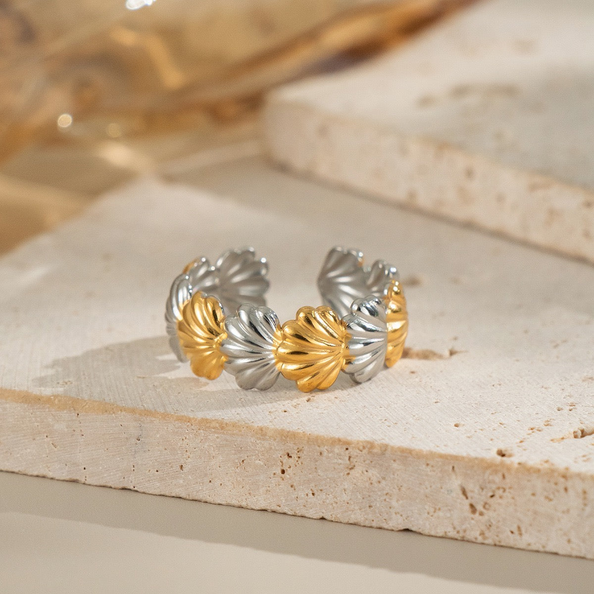 Two tones shell ring