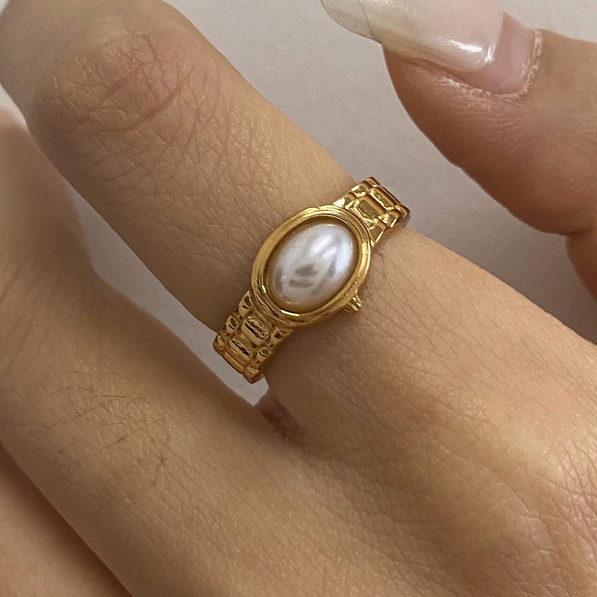 Emeret Pearly rings