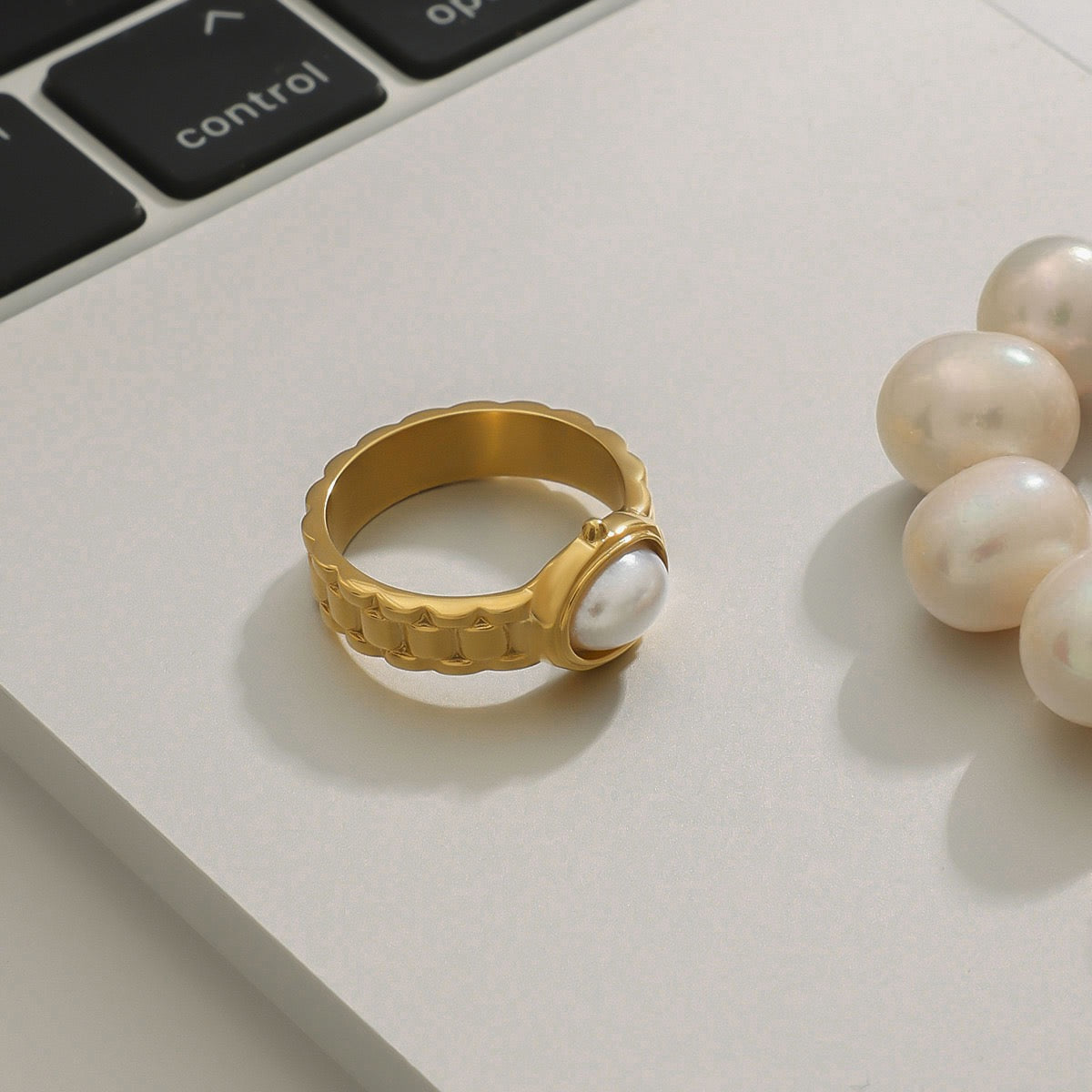 Emeret Pearly rings