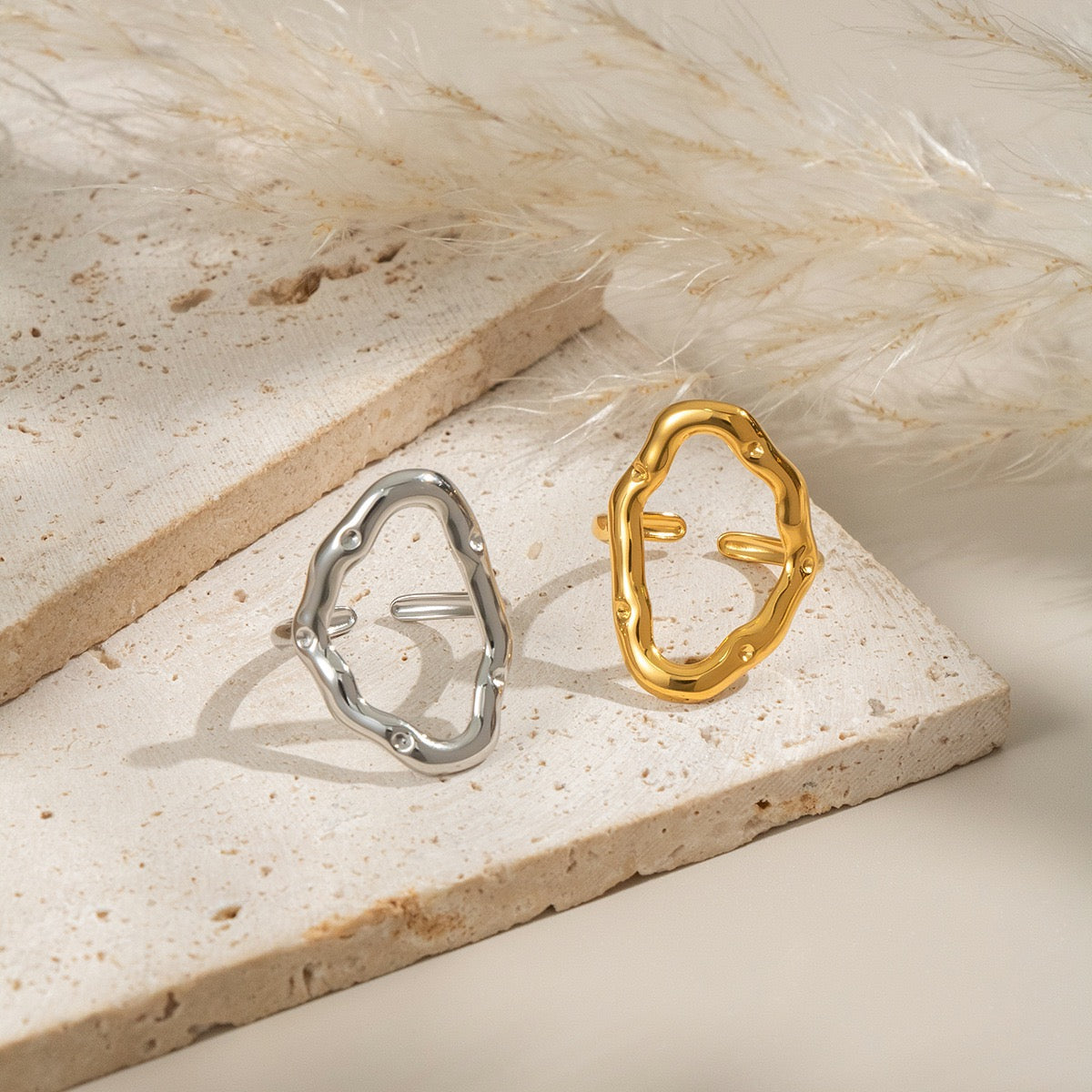 Curvy hoop rings