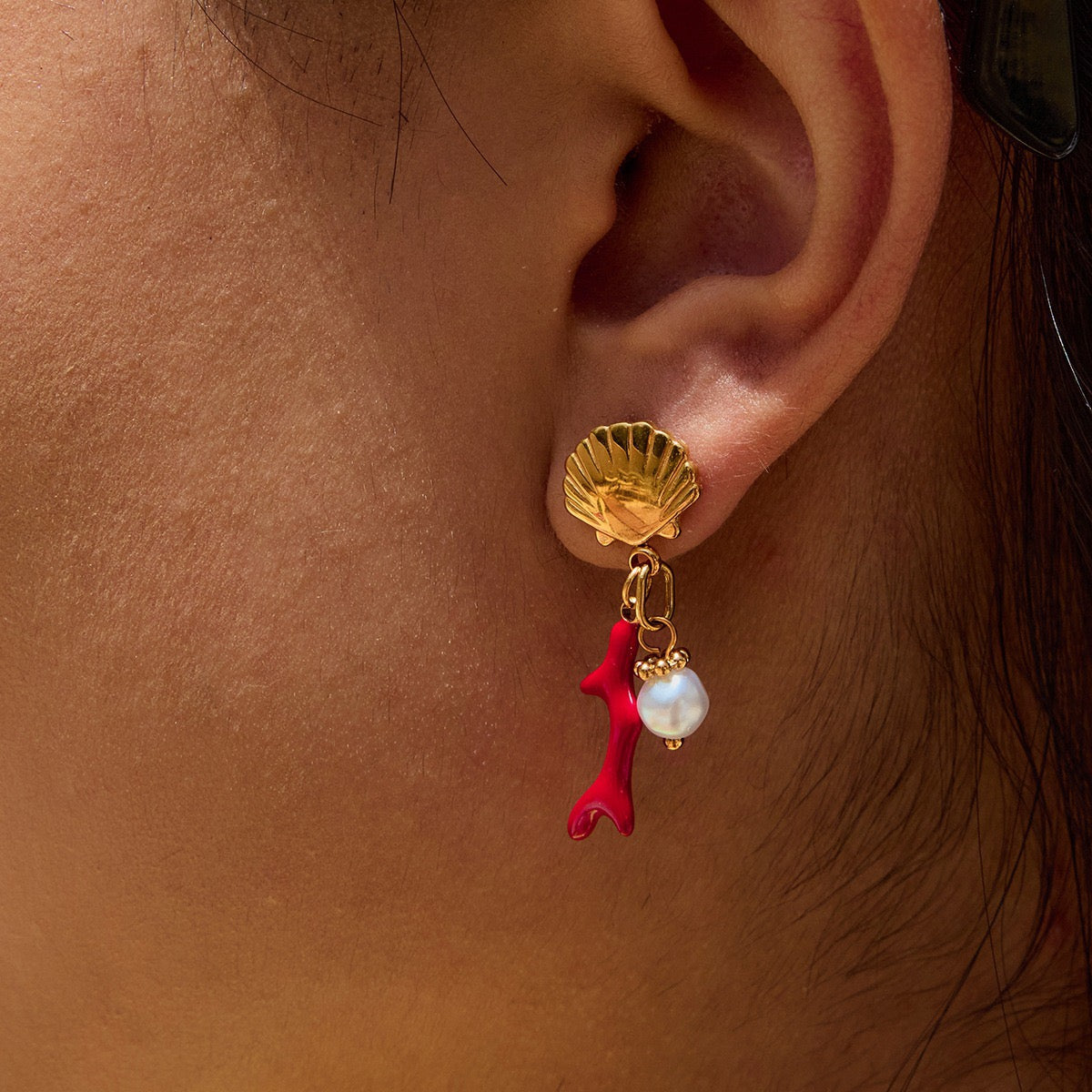 Red coral shell earrings