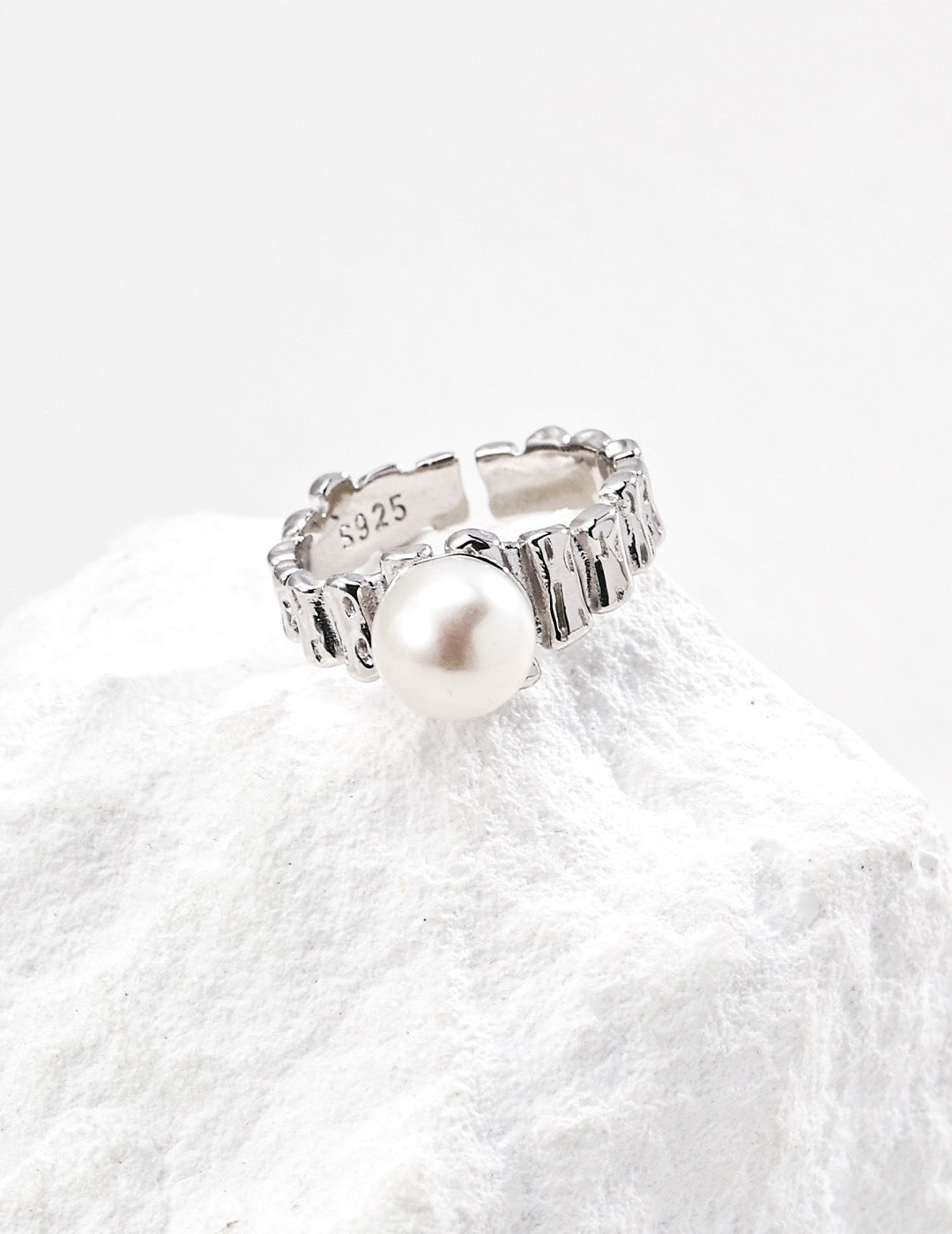 Kungita Round pearl rings