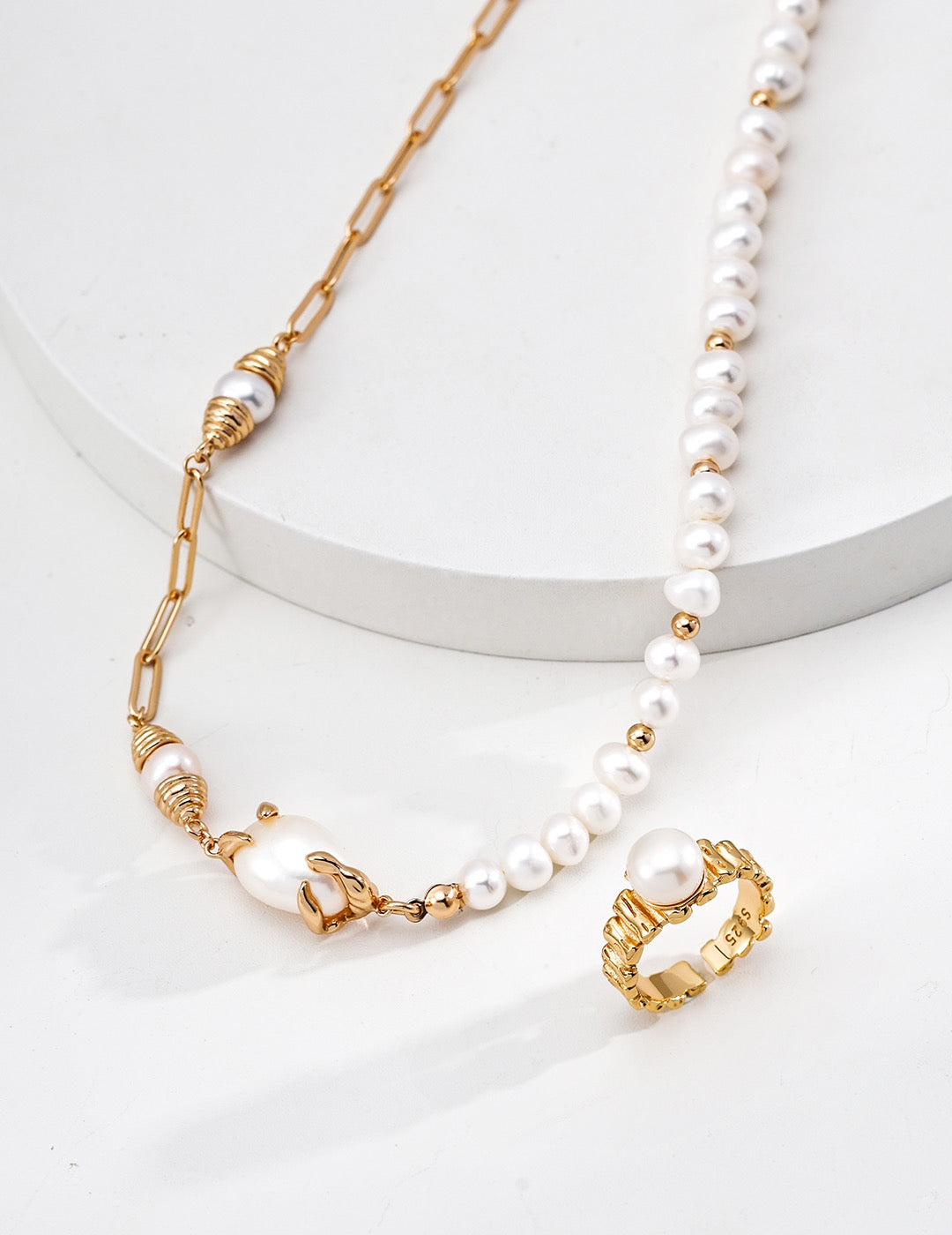 Kungita Round pearl rings