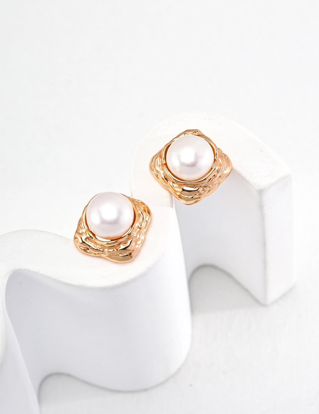 Sanato Square pearl earrings