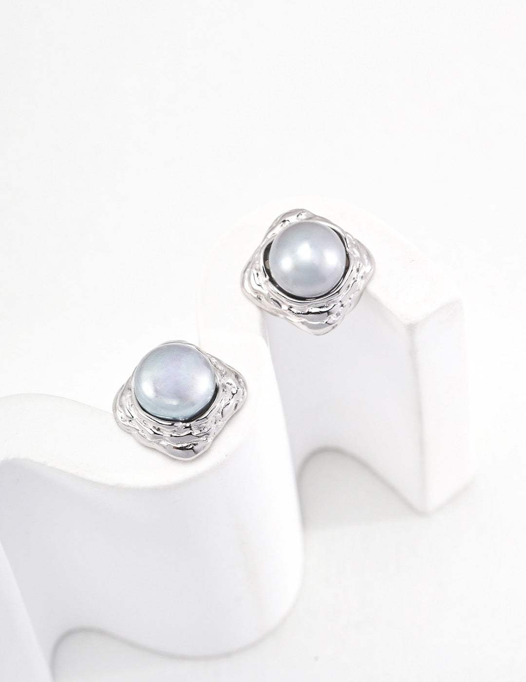 Sanato Square pearl earrings