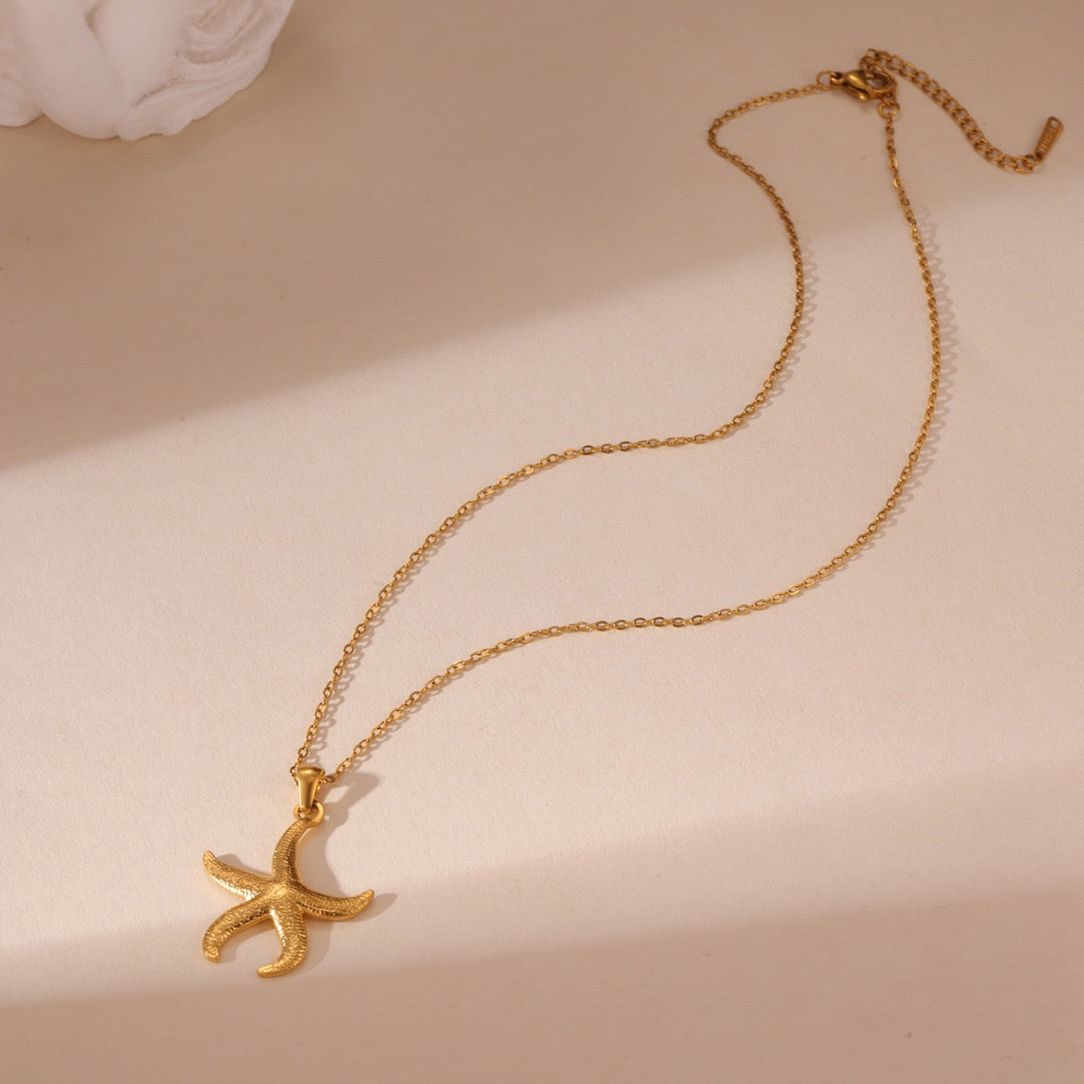 Starfish pendant necklace