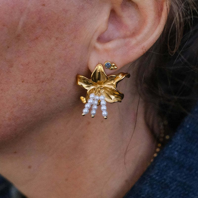 Freddie flower earrings