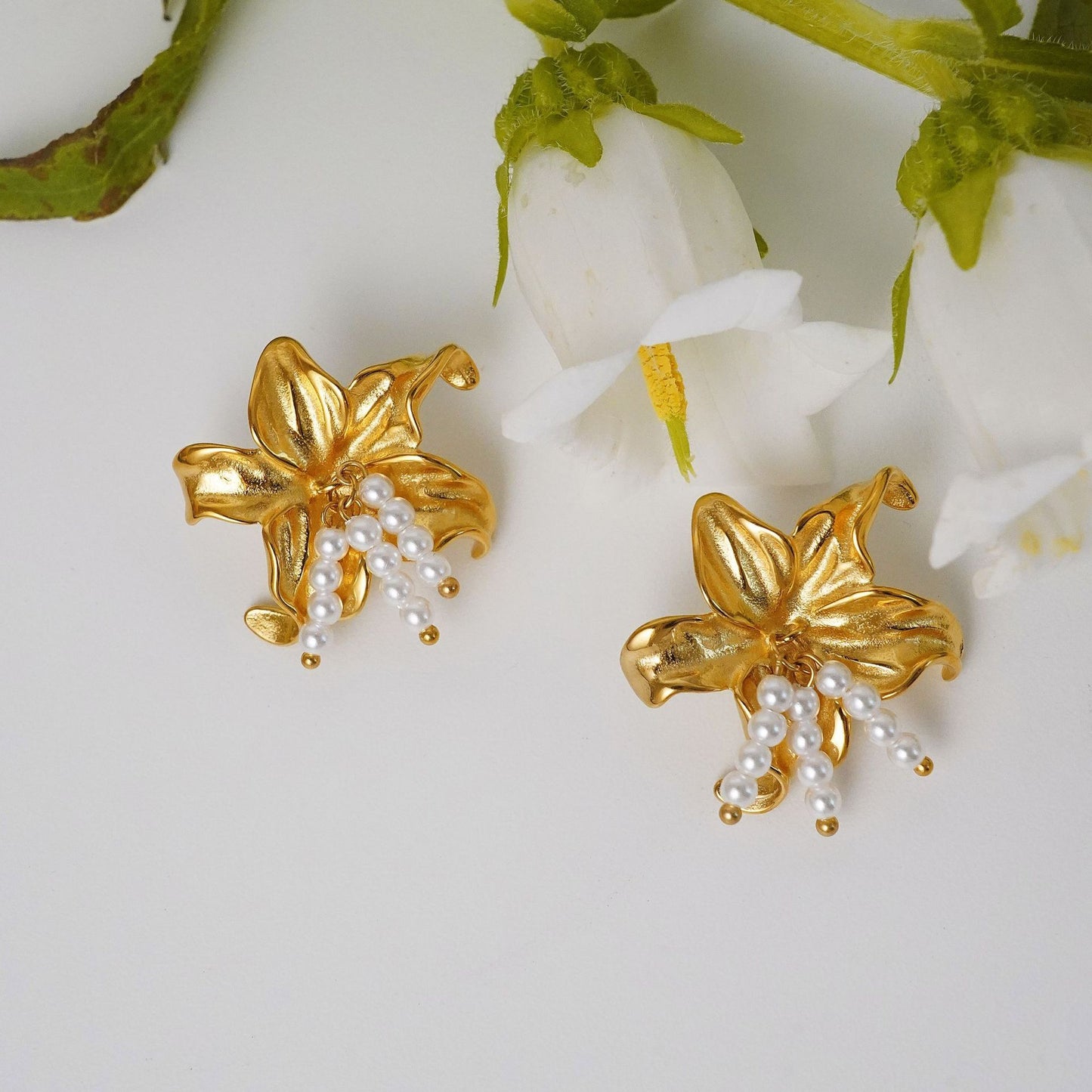 Freddie flower earrings