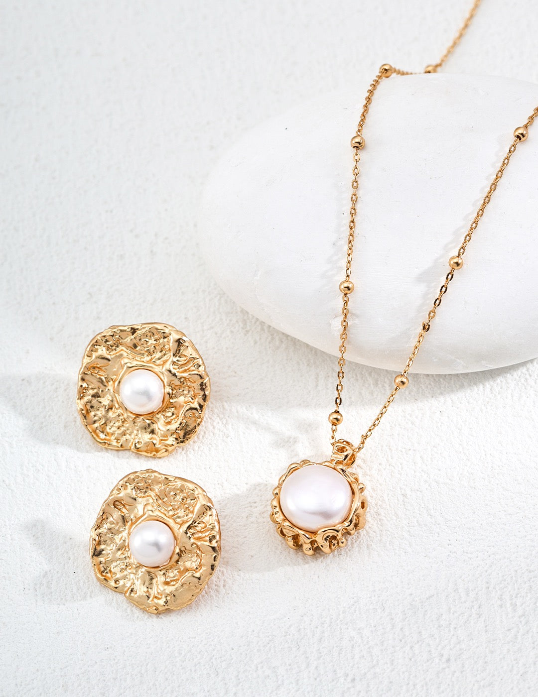 Fiji Oval pearl necklace