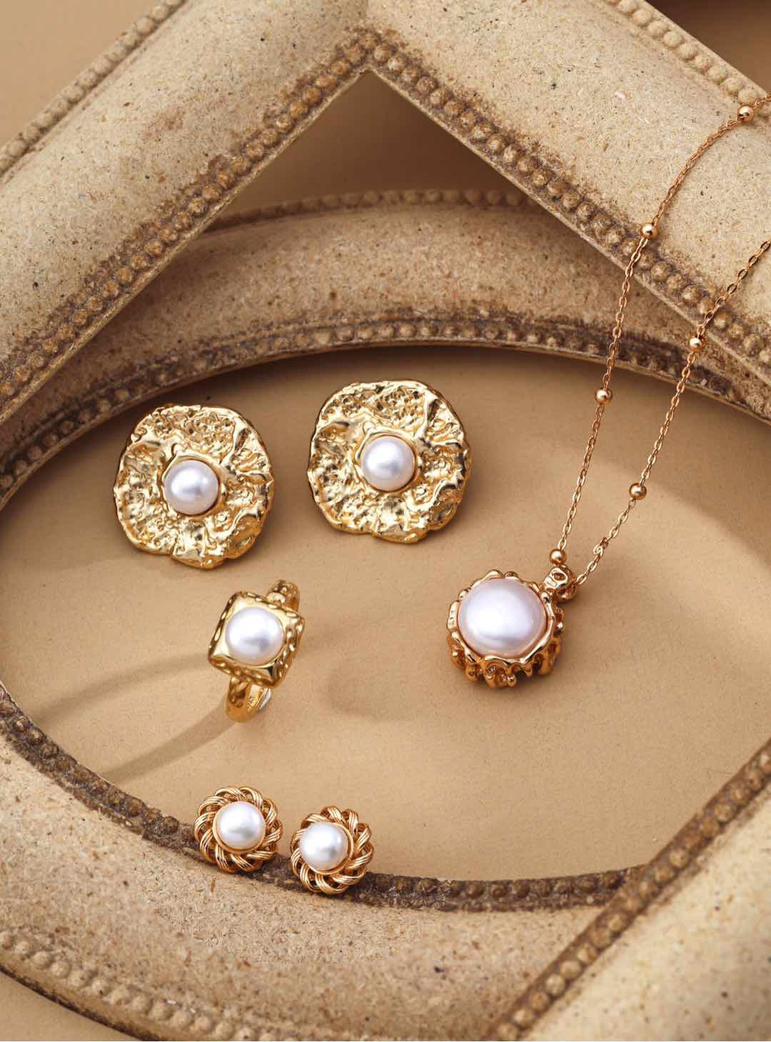 Fiji Oval pearl necklace