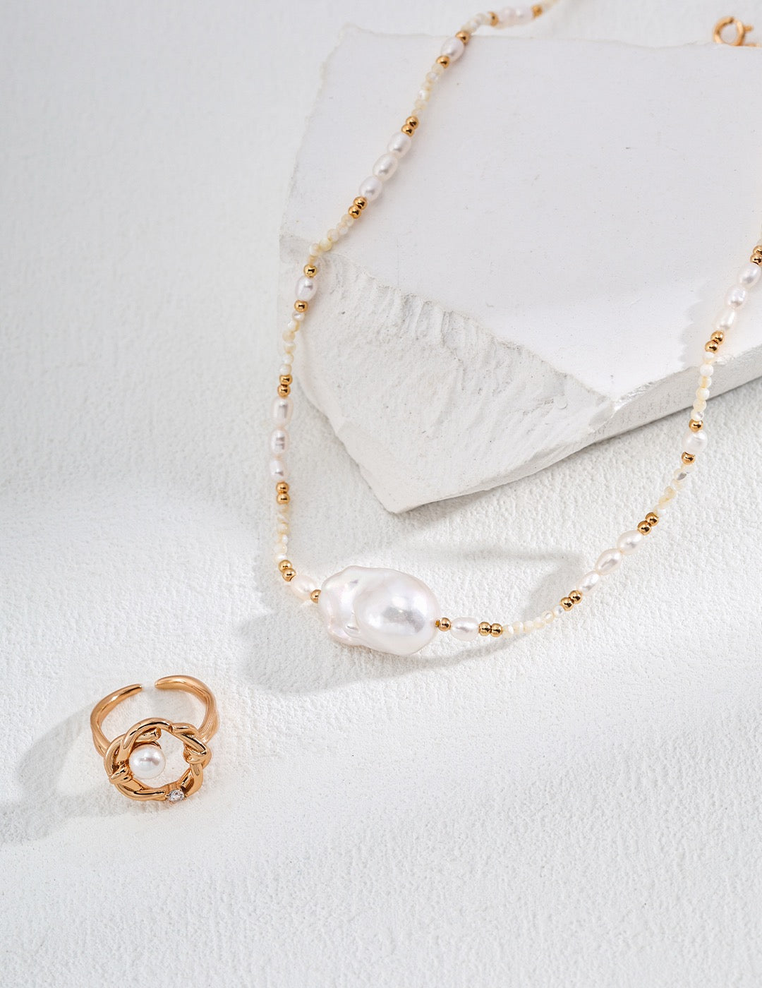 Barcelona Baroque Pearl necklace