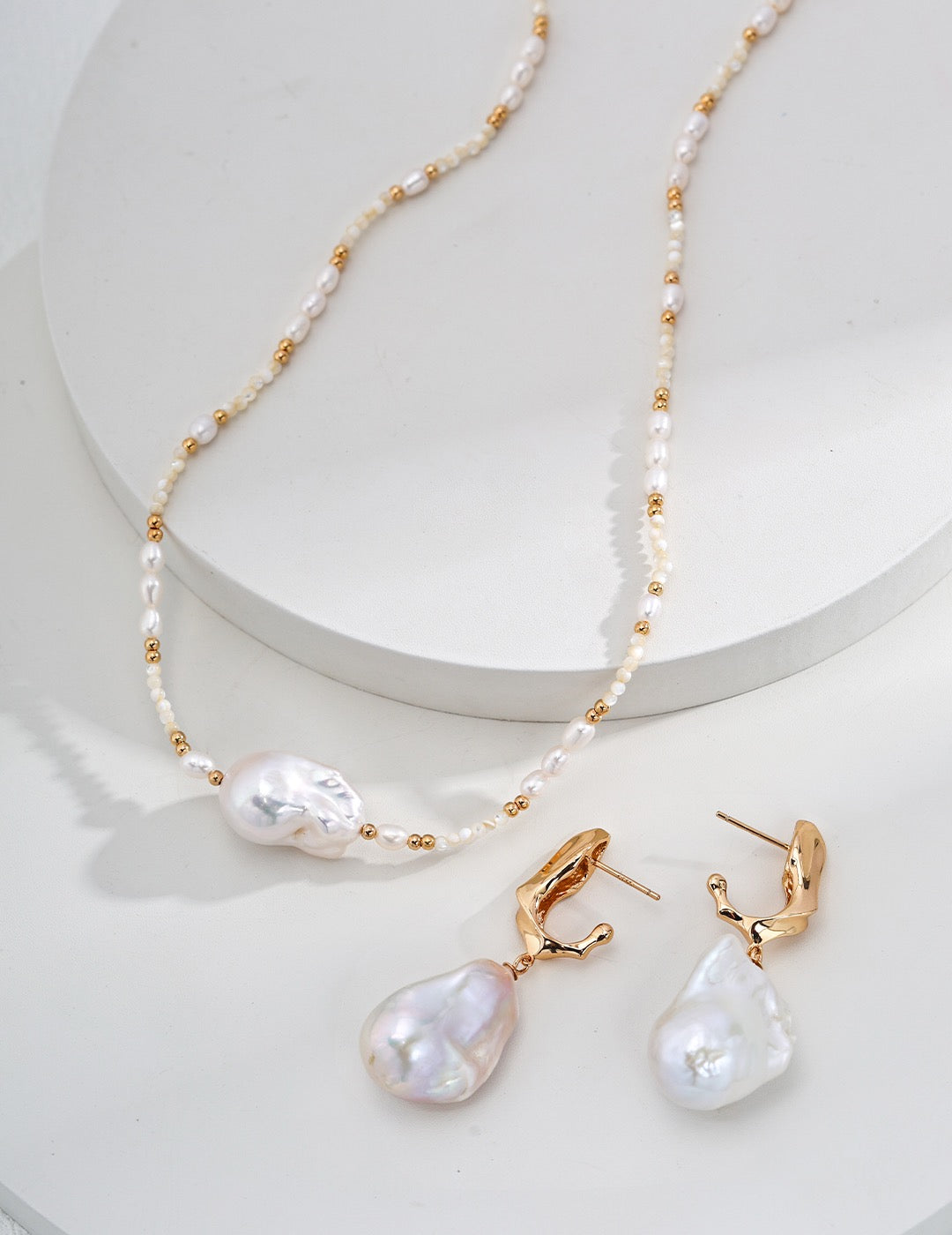 Barcelona Baroque Pearl necklace